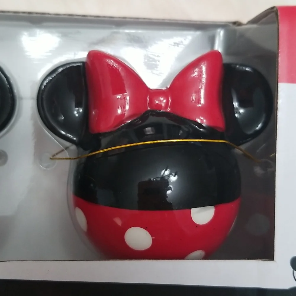 Disney Mickey and Minnie mouse salt and pepper shakers - Picture 5 of 5